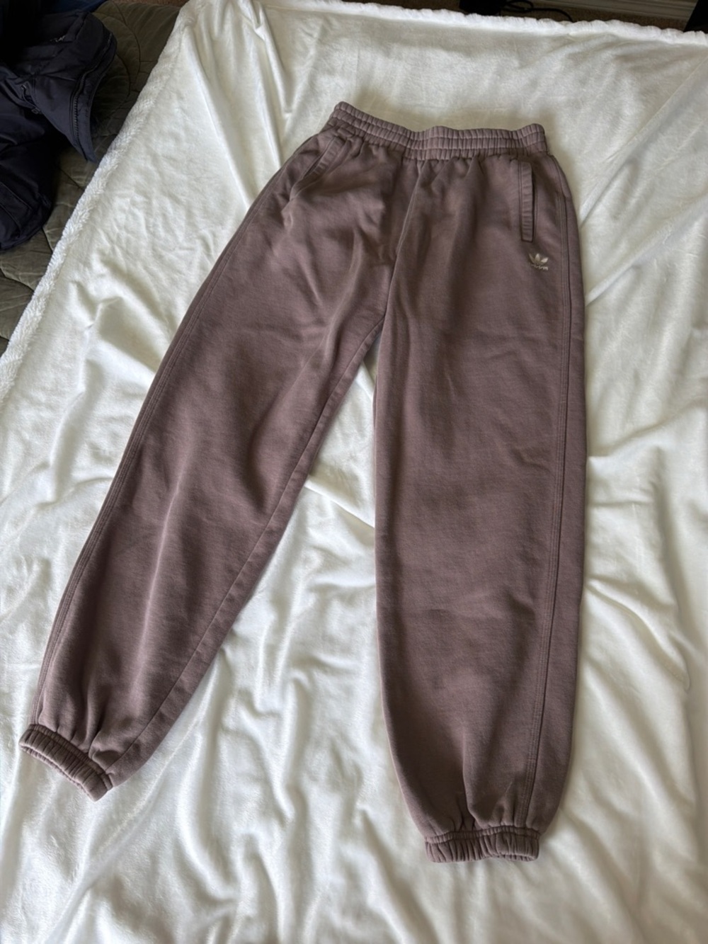 Women’s adidas Brown Jogger Sweatpants fits like a small - Picture 3 of 4
